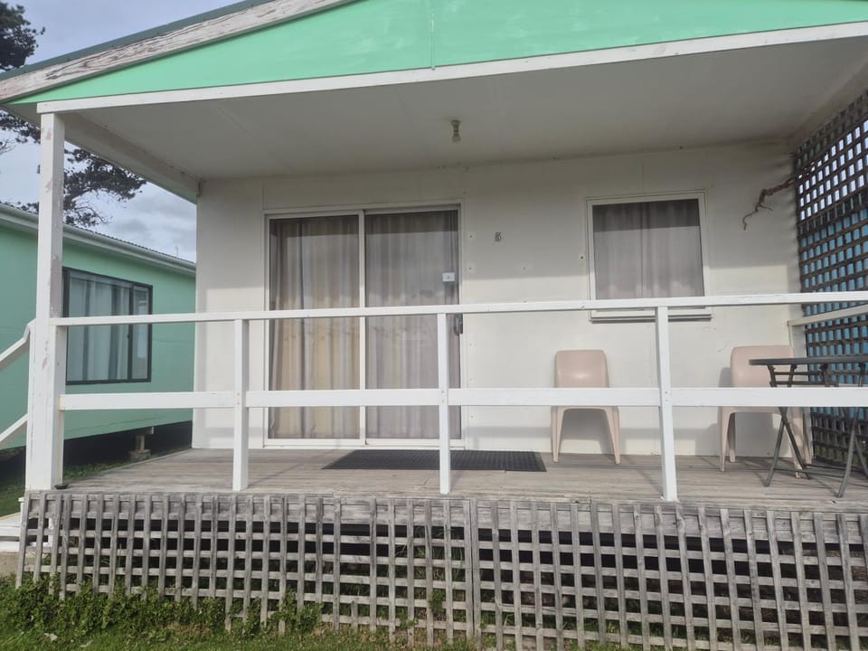East Beach Tourist Park Campground/ 
RV Resort in Low Head