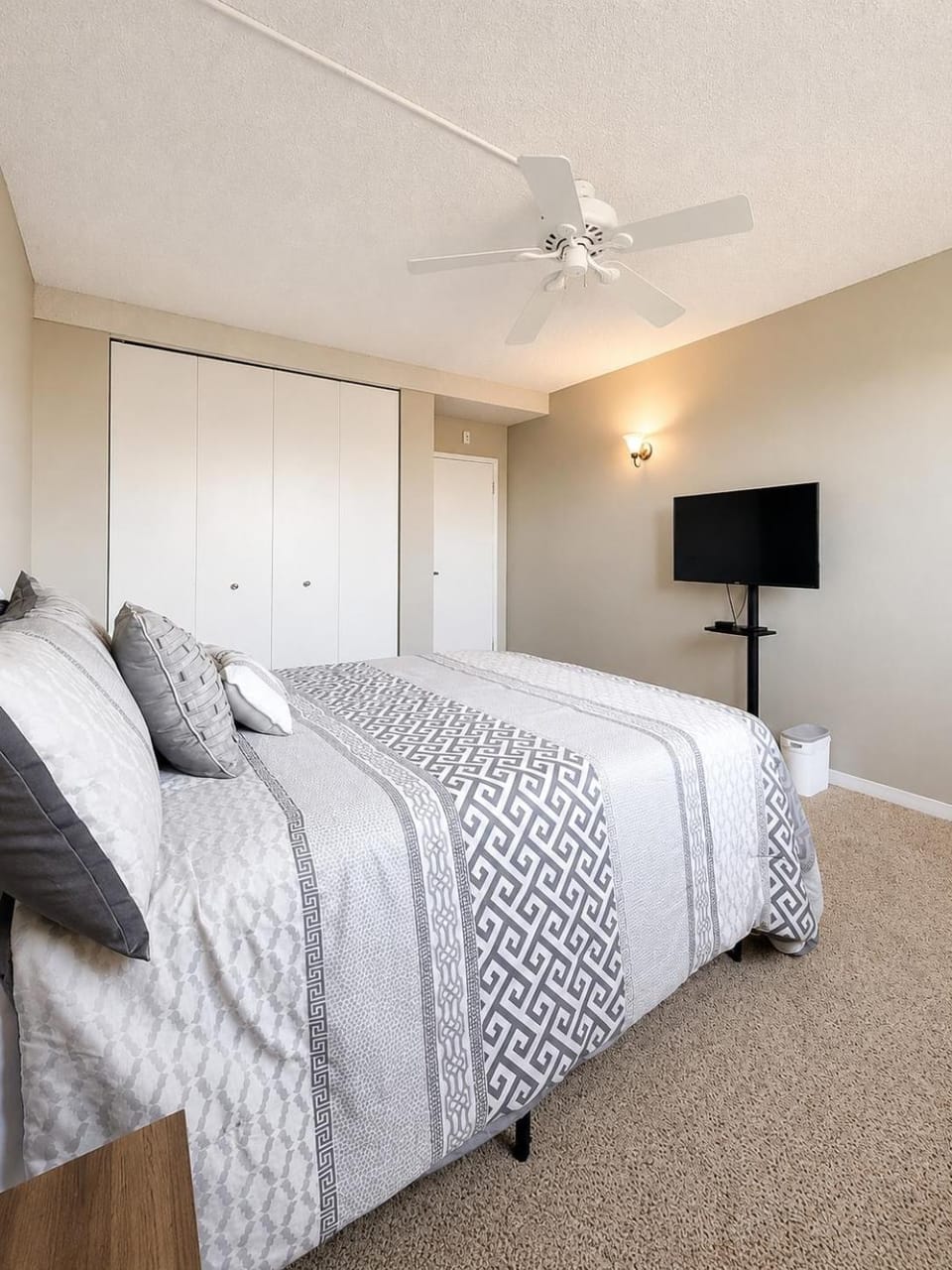 Spacious1 Br Downtown View Near River Experiences Apartment in Tulsa