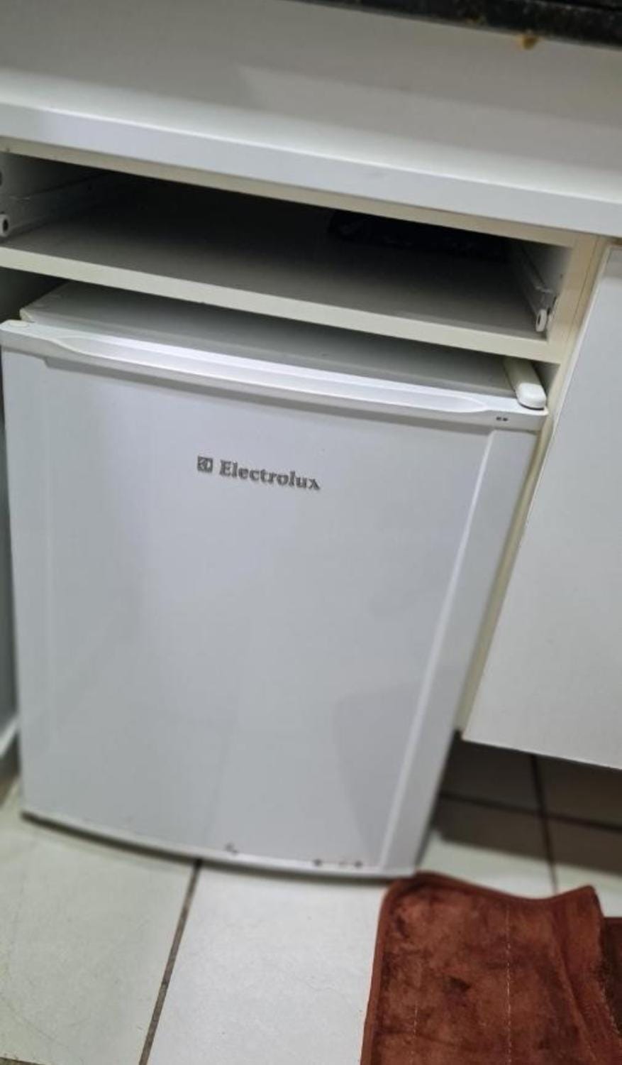 Kitchen or kitchenette, air conditioner