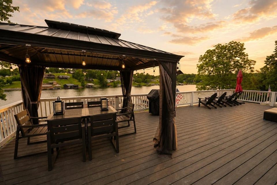 Patio, Balcony/Terrace, Dining area, Lake view