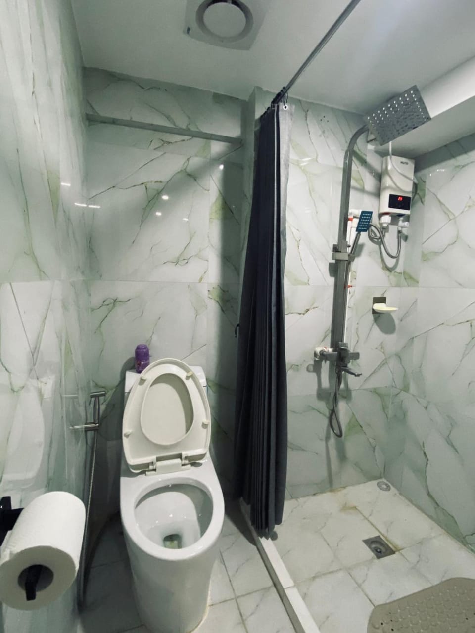 Shower, Toilet