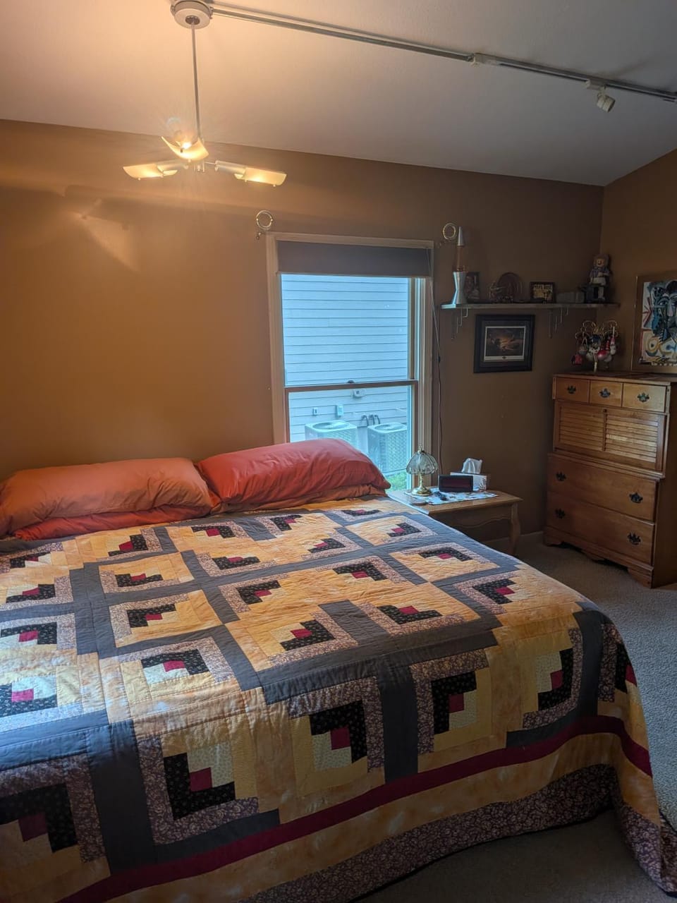 FIFA Basecamp with 2 Kitchens, 5BR, 4 Baths House in Roeland Park