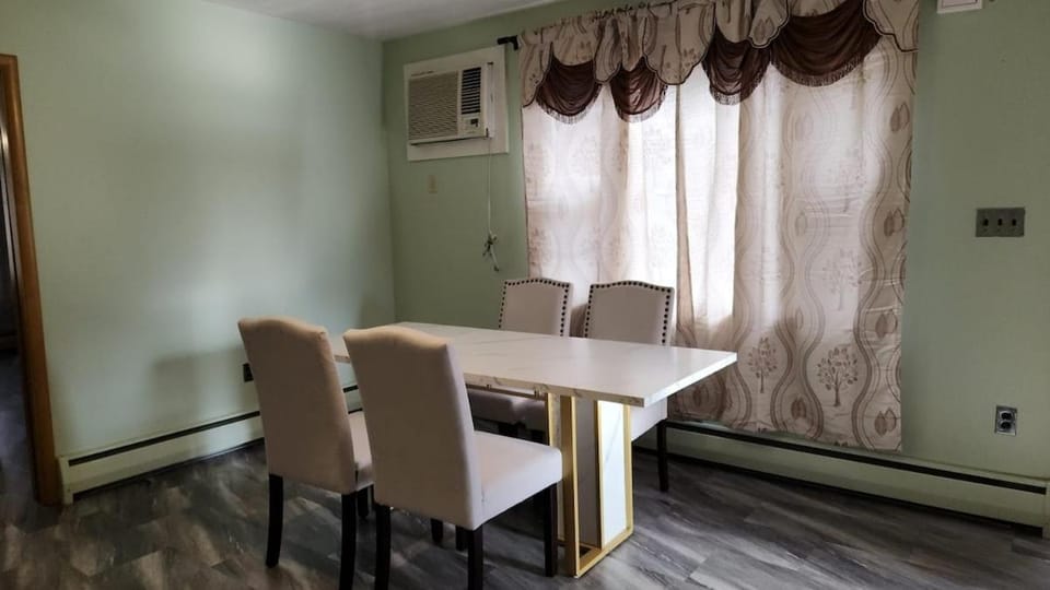 Cozy Newly Furnished 2-Bedroom Home, Manchester Apartment in Manchester