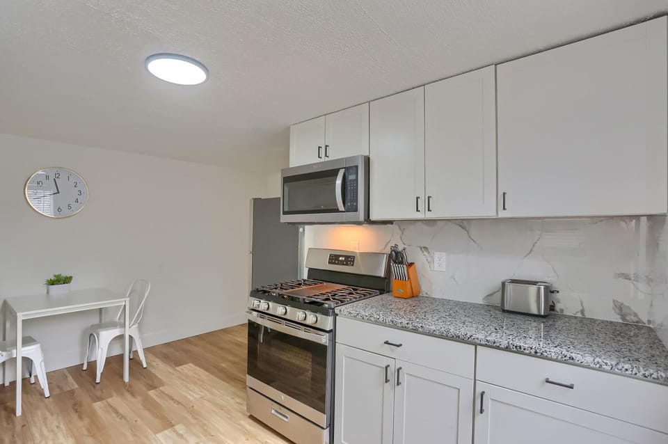 Kitchen or kitchenette, kitchen