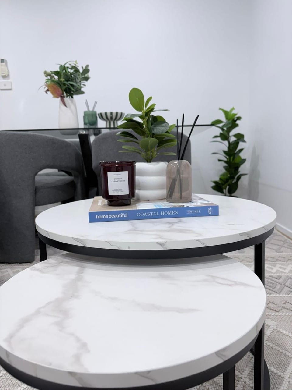 Living room, Decorative detail, Seating area, Dining area