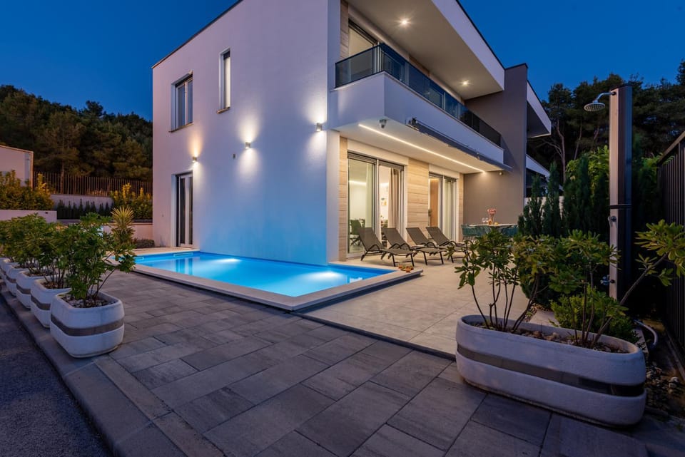 Property building, Swimming pool