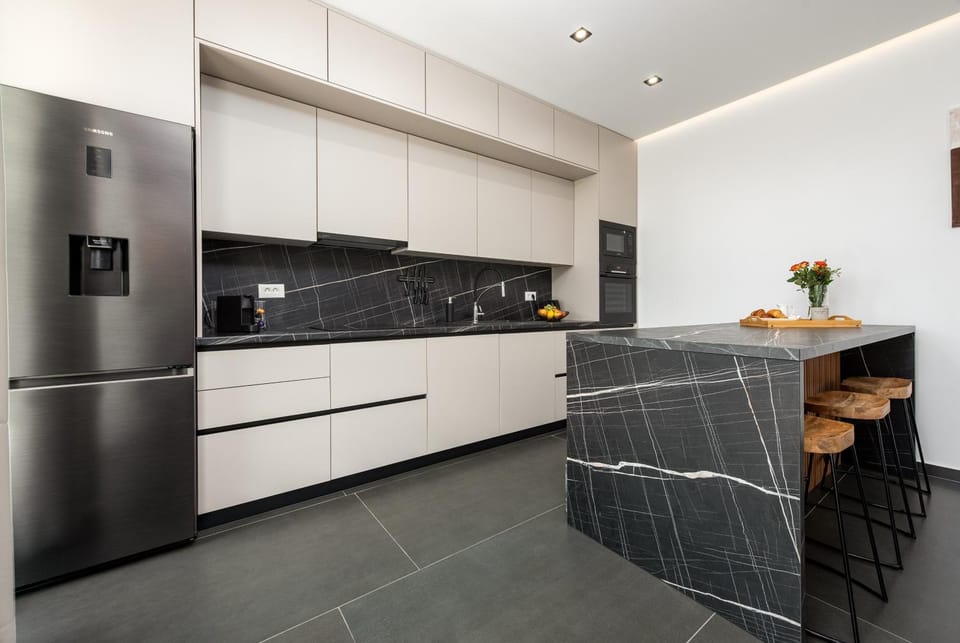 microwave, stove, kitchen