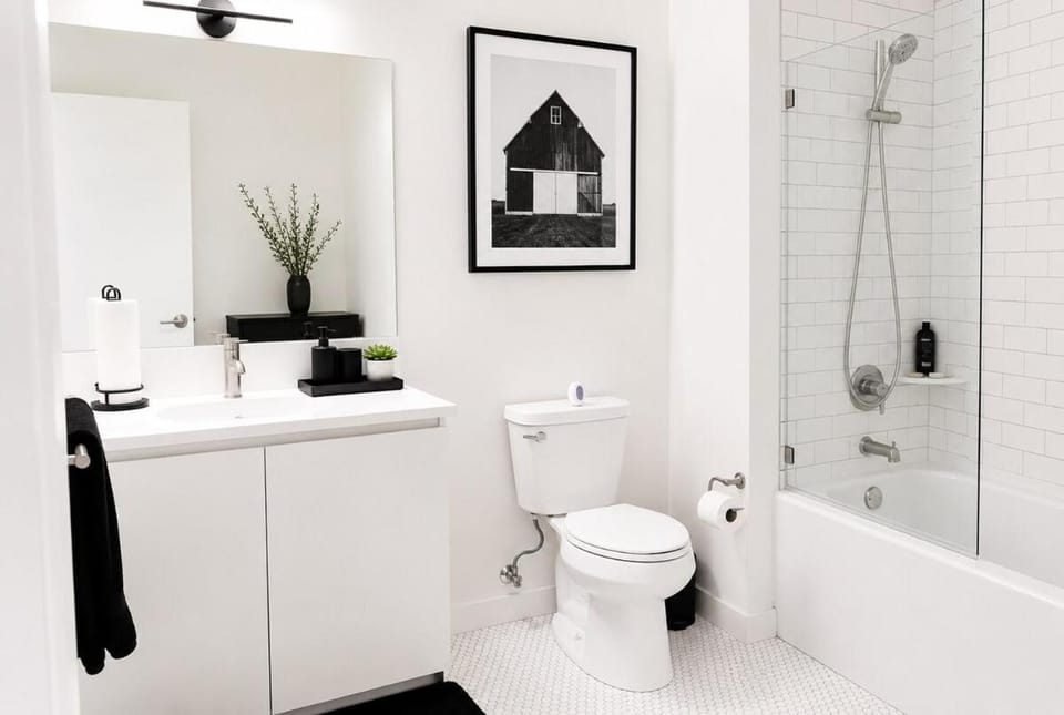 Modern Universal Studios Hideaway Home Fresh White Linens Apartment in San Fernando Valley
