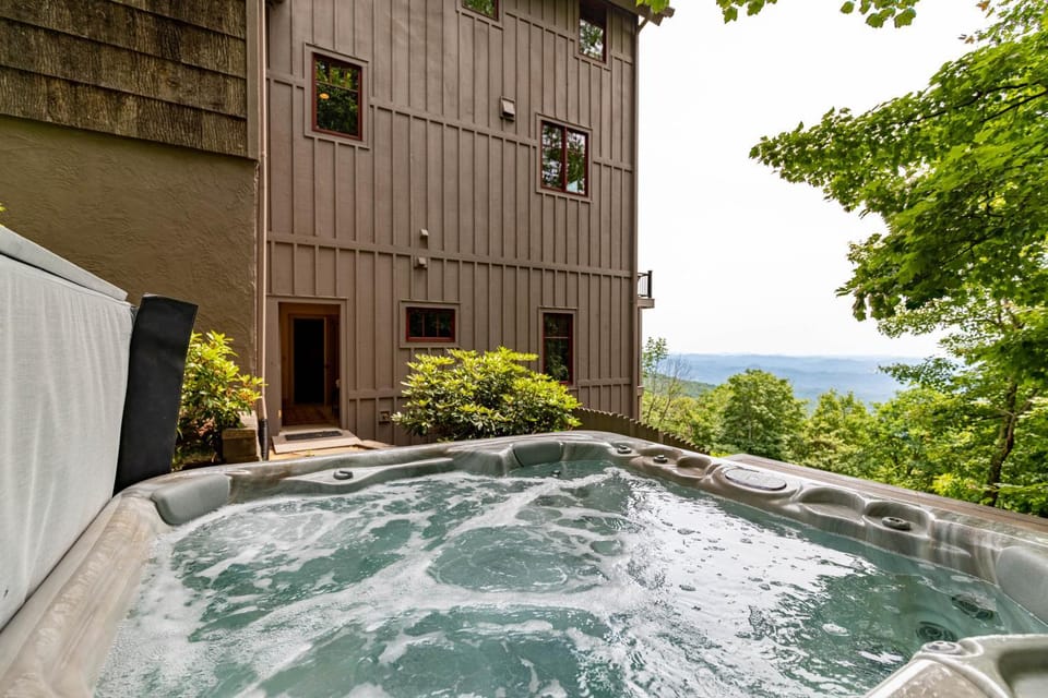 Skytop Retreat House in Caldwell