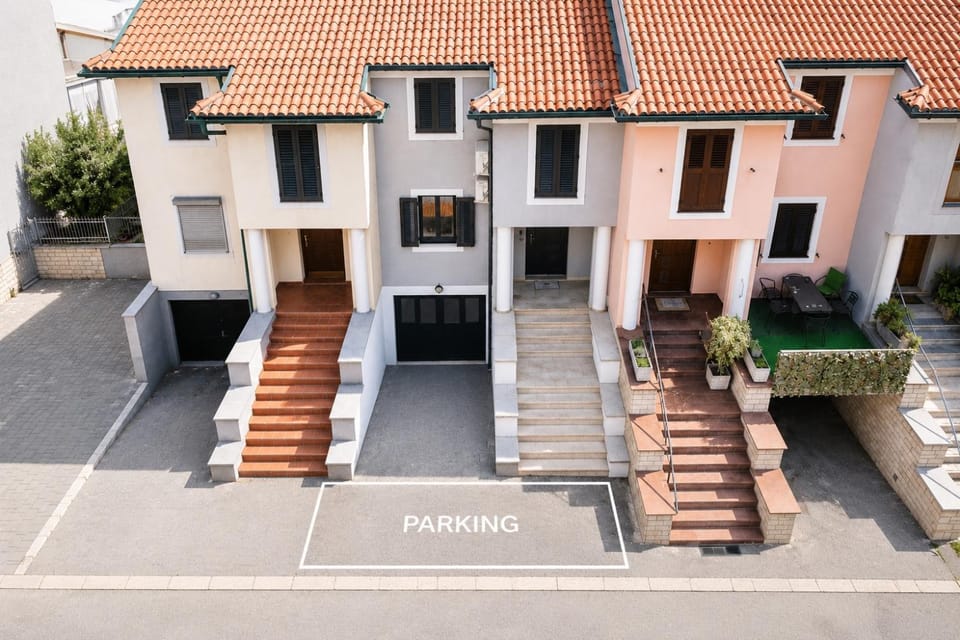 Property building, Neighbourhood, Street view