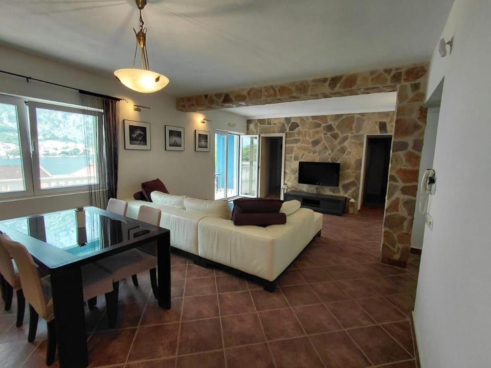 View (from property/room), Living room, Seating area, Mountain view, Sea view