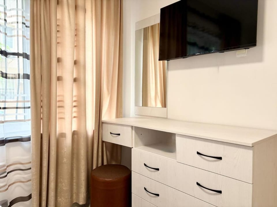 Communal lounge/ TV room, Living room, wardrobe