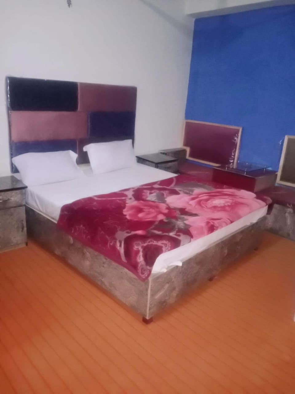 Bedroom, towels