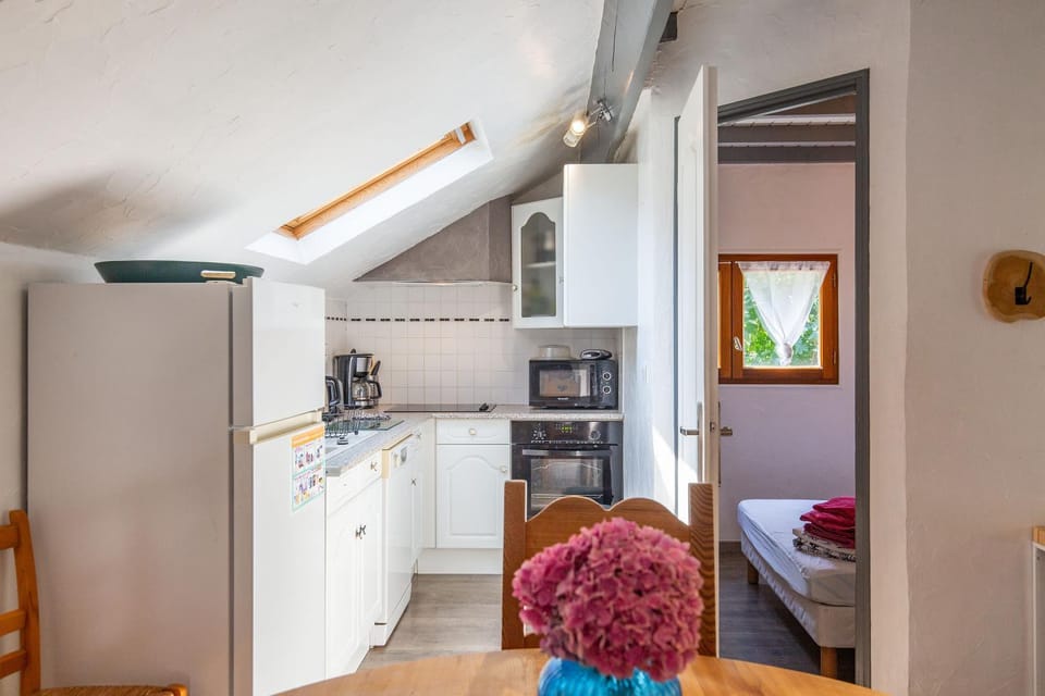 Kitchen or kitchenette, dishwasher, oven, stove, toaster