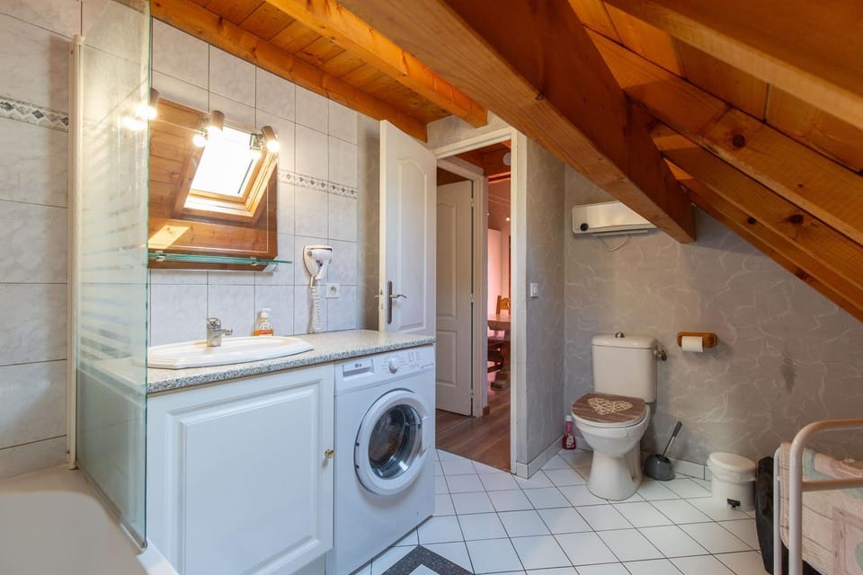 Toilet, Bathroom, washing machine