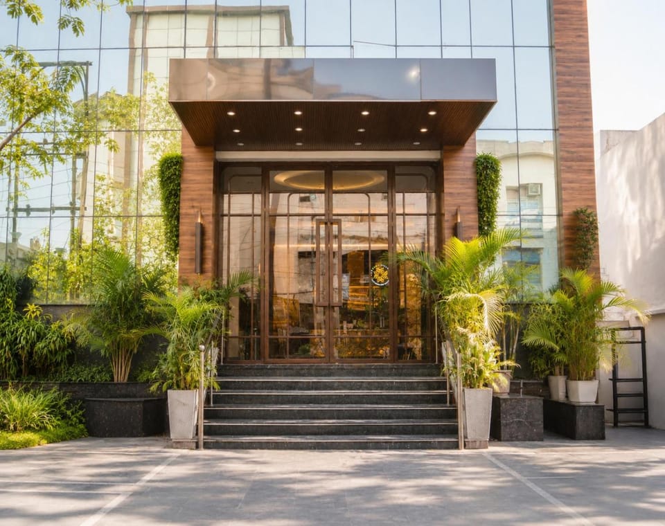 Facade/entrance