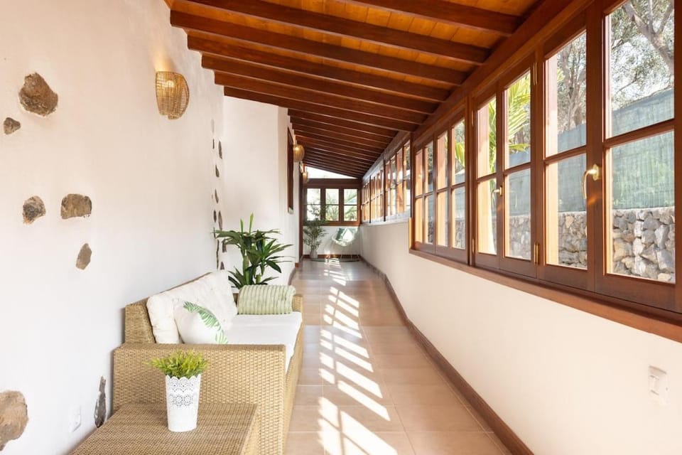 Cruz de los Martillos - private heatable pool, barbecue House in Orotava Valley