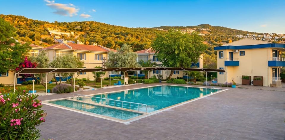 Property building, Swimming pool