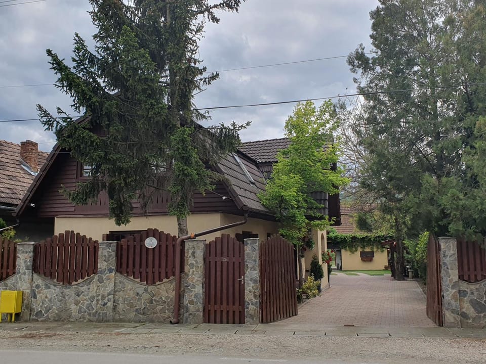 La Mos Pavel Bed and Breakfast in Cluj County