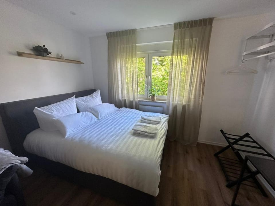 Moderne Studio Wohnung 2 in Saarbrücken Küche Bad Apartment in Saarbrücken