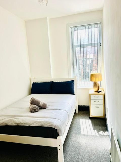 Stylish 5BR Home Free Parking & Fast WiFi House in Gateshead
