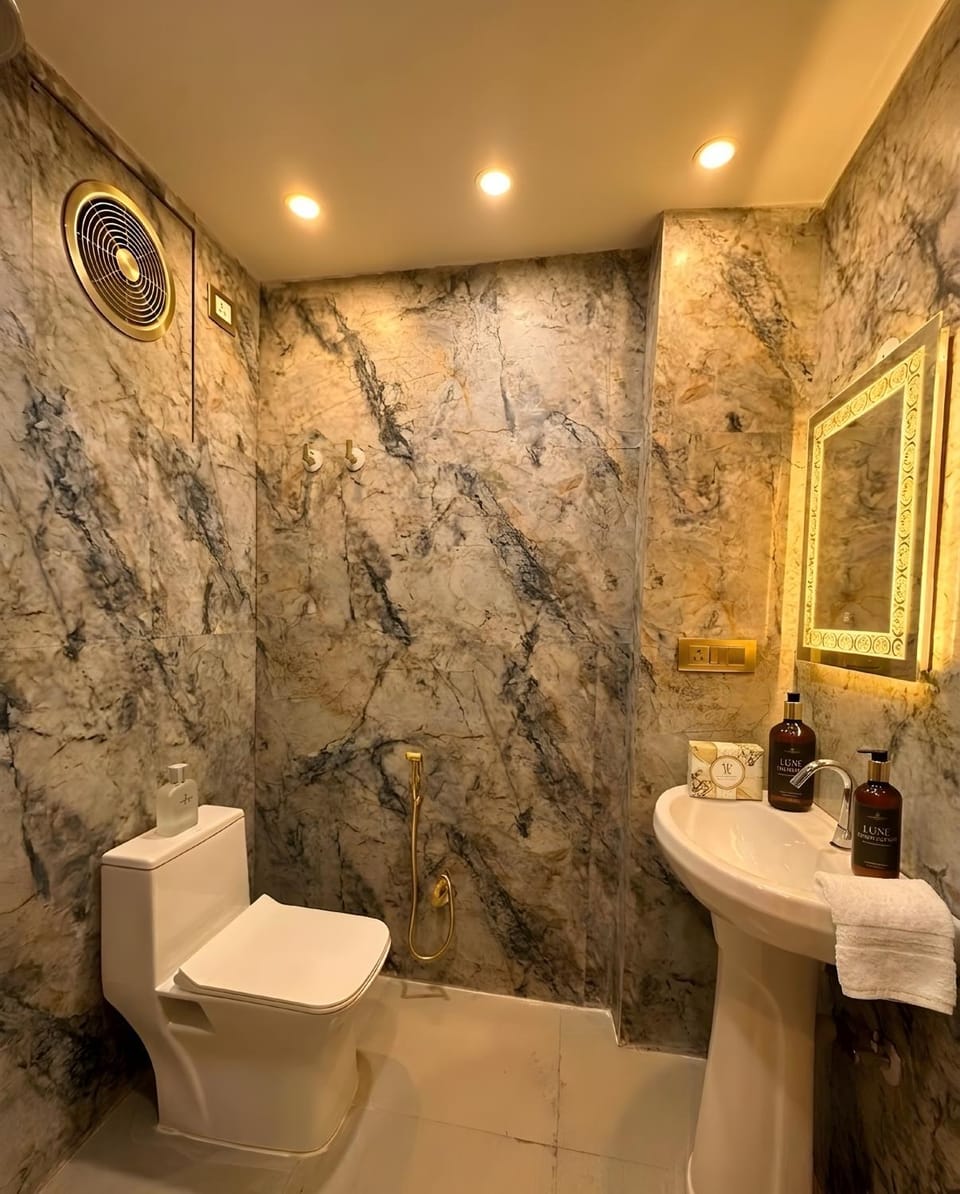 1bhk couple friendly near Airport And Metro Apartment in New Delhi