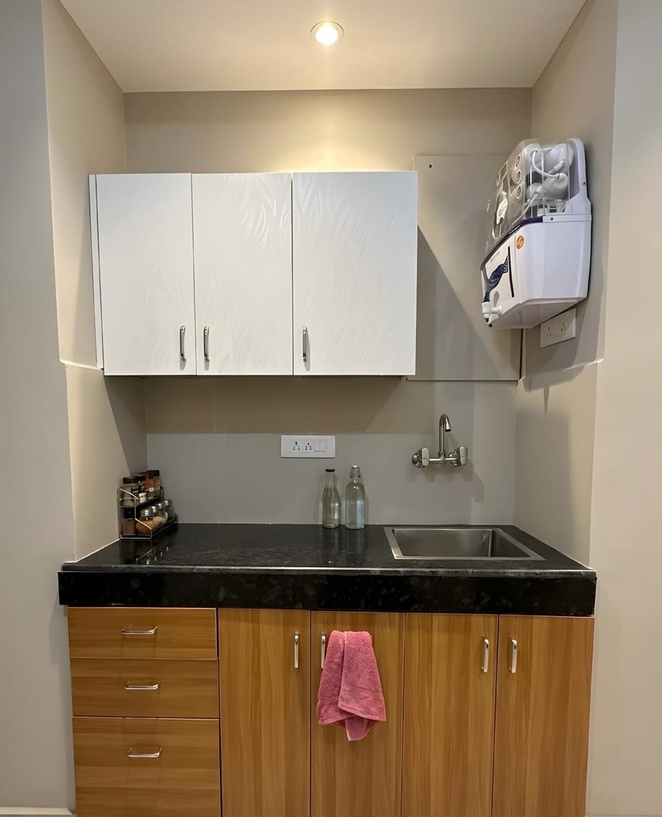 1bhk couple friendly near Airport And Metro Apartment in New Delhi