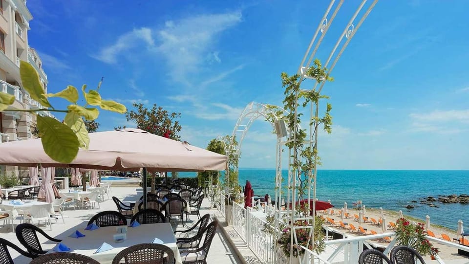 Restaurant/places to eat, Day, Beach, Sea view