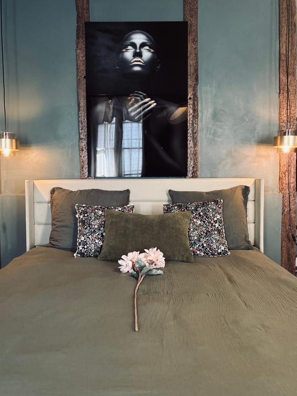 Bed, Decorative detail, Bedroom