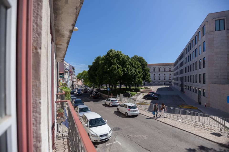 FLH São Bento Sunny Flat with Terrace Apartment in Lisbon