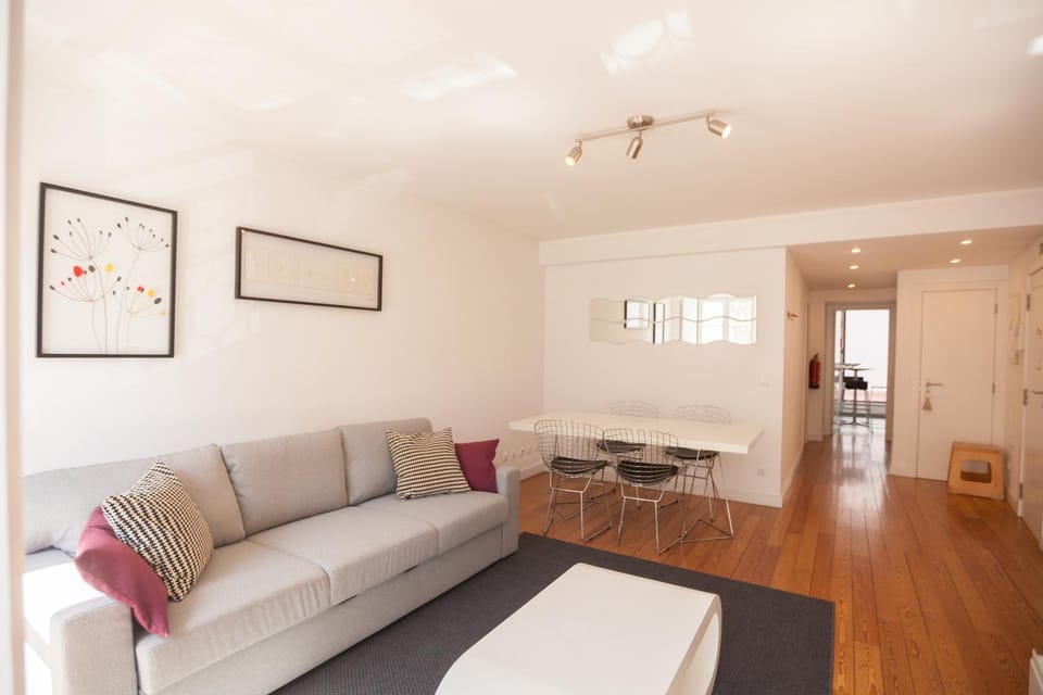 FLH São Bento Sunny Flat with Terrace Apartment in Lisbon