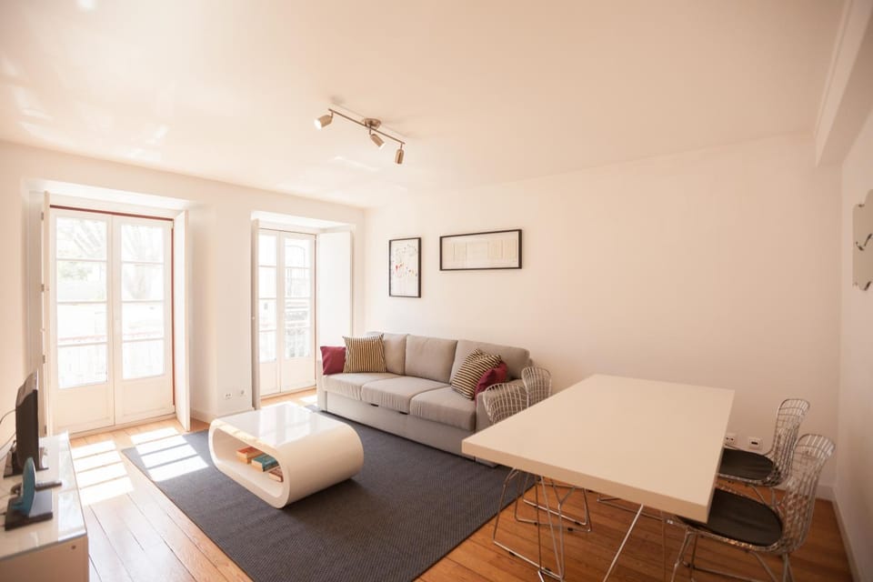 FLH São Bento Sunny Flat with Terrace Apartment in Lisbon
