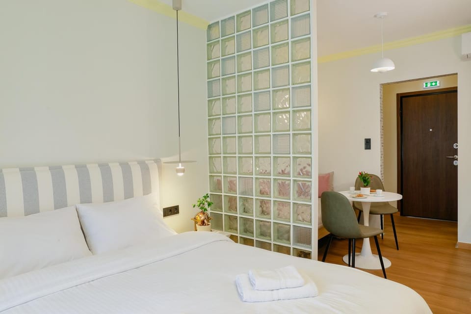 Bed, Living room