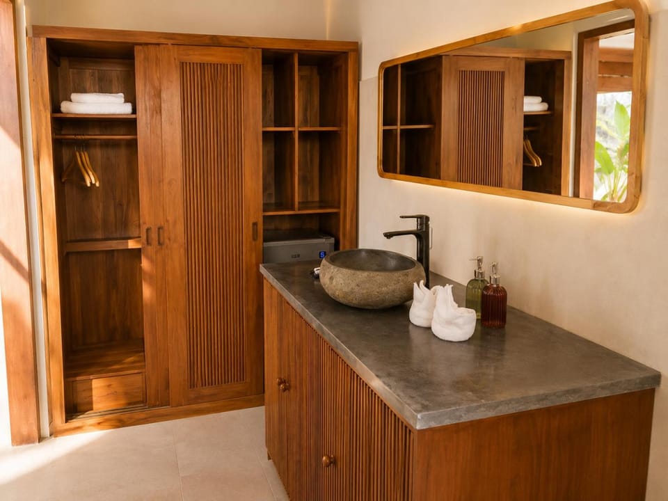 Toilet, Property building, Bathroom, bidet, towels, wardrobe