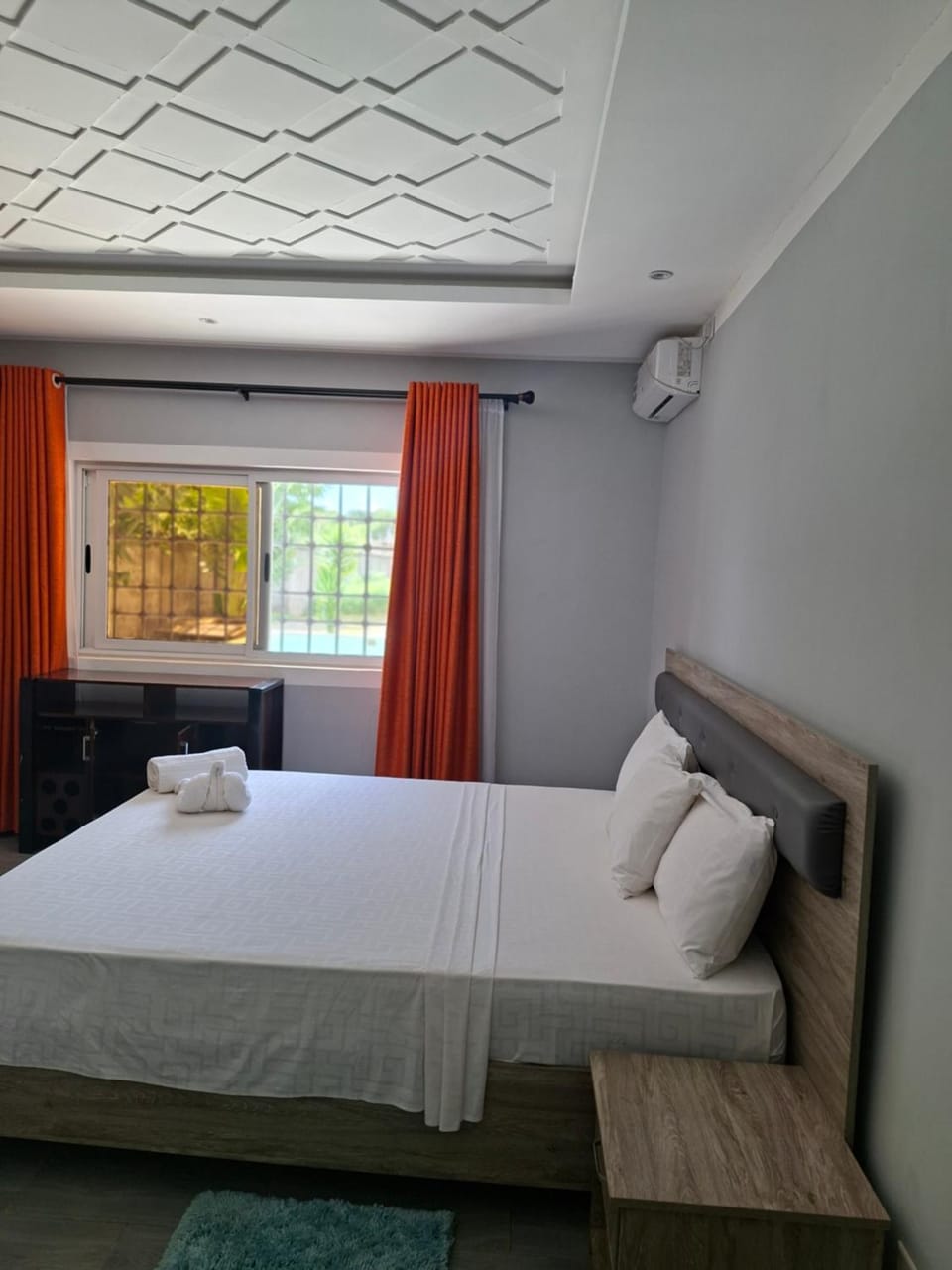 Bed, Bedroom, towels