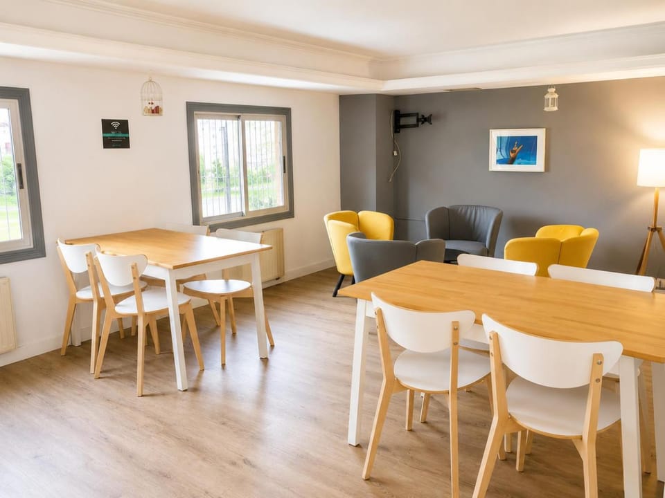Living room, Seating area, Dining area