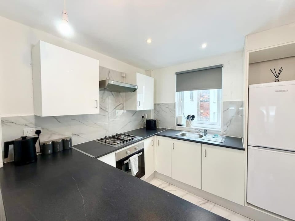 Contractor Friendly 3 Bed Townhouse House in Brighton