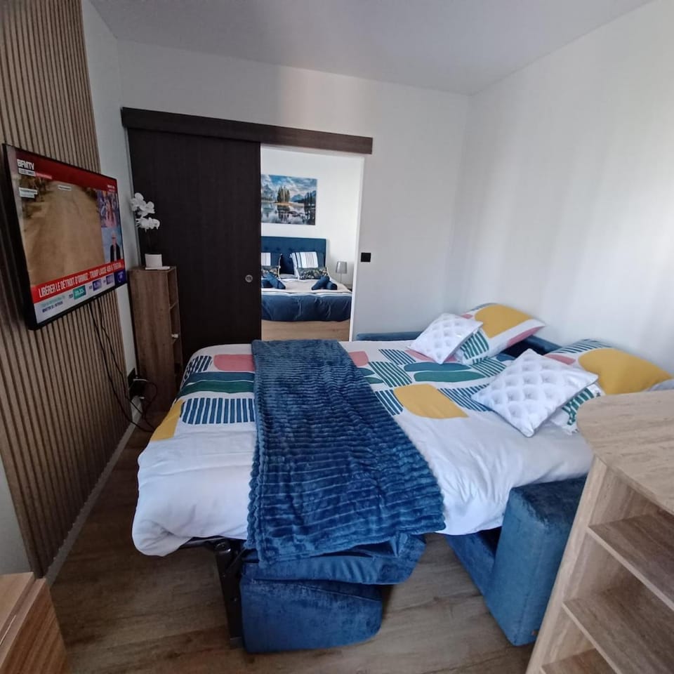 Studio au bord de l eau, proche circuit des 24h House in Le Mans