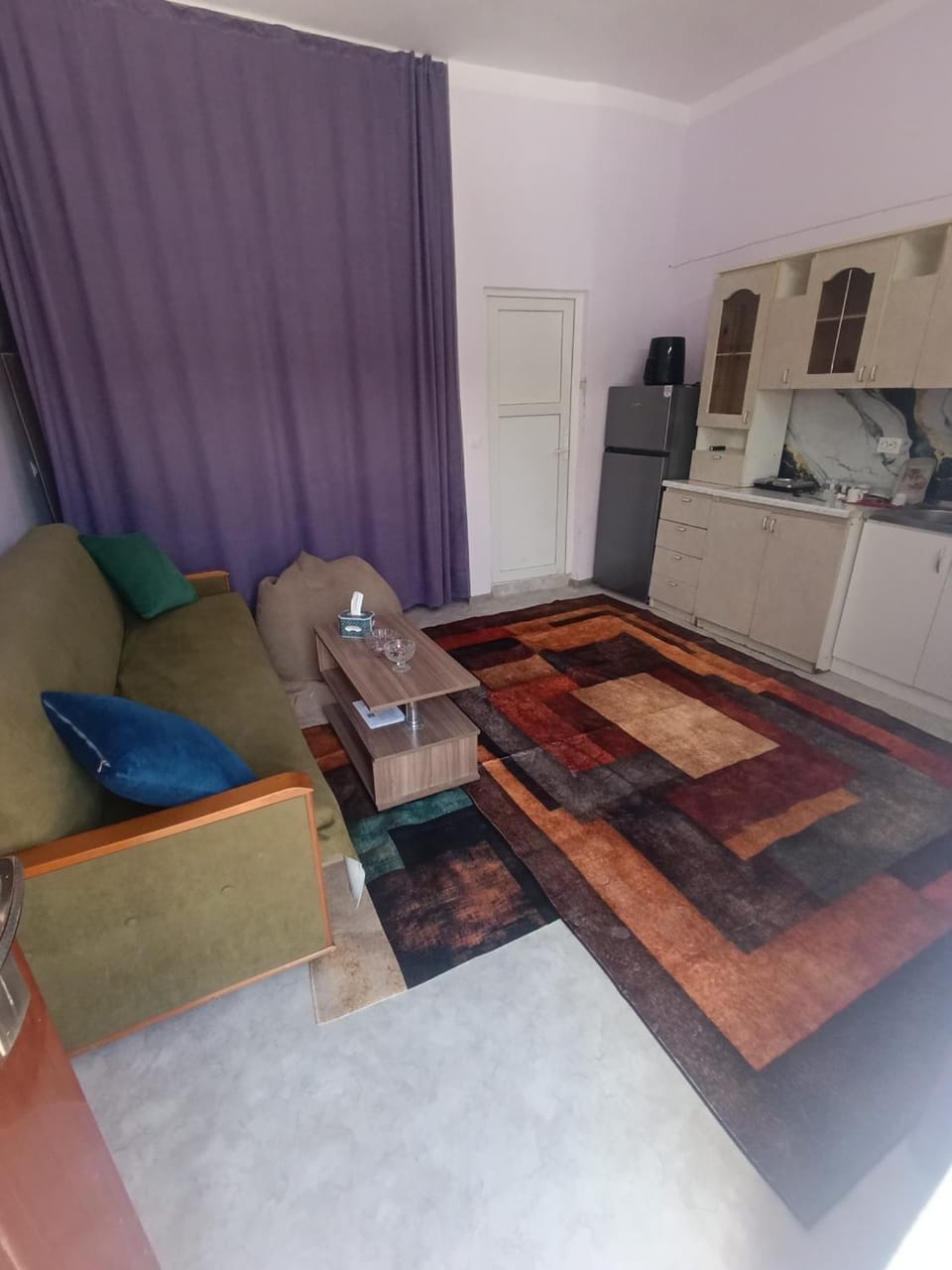 Kitchen or kitchenette, Living room, Seating area, stove