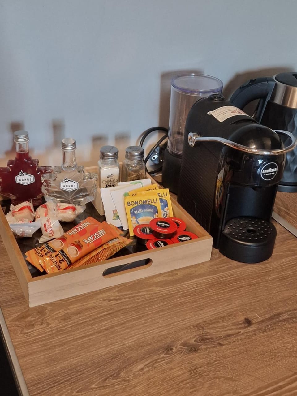 Coffee/tea facilities, minibar