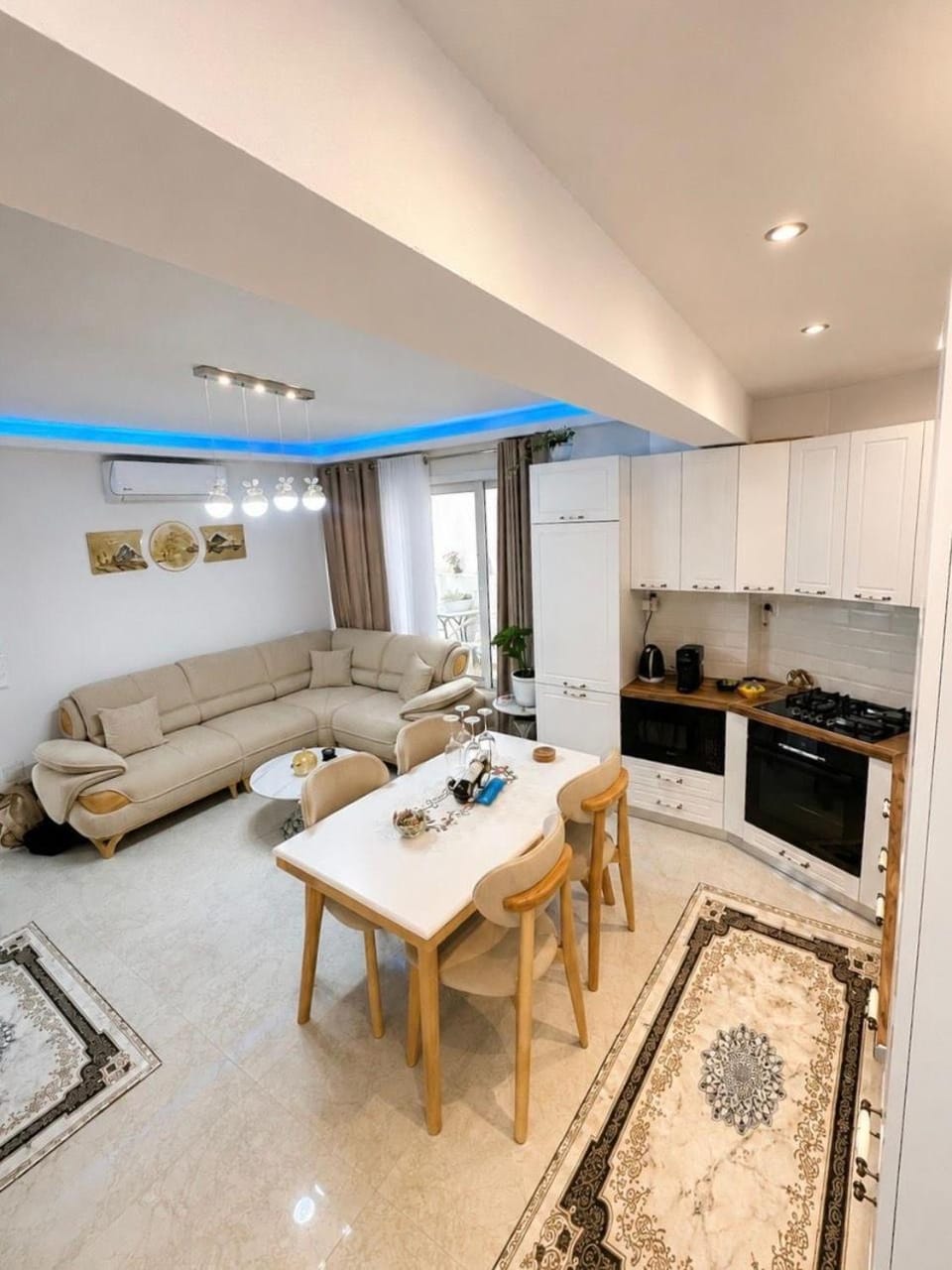 Newcastle House 1st floor Apartment in Skiathos