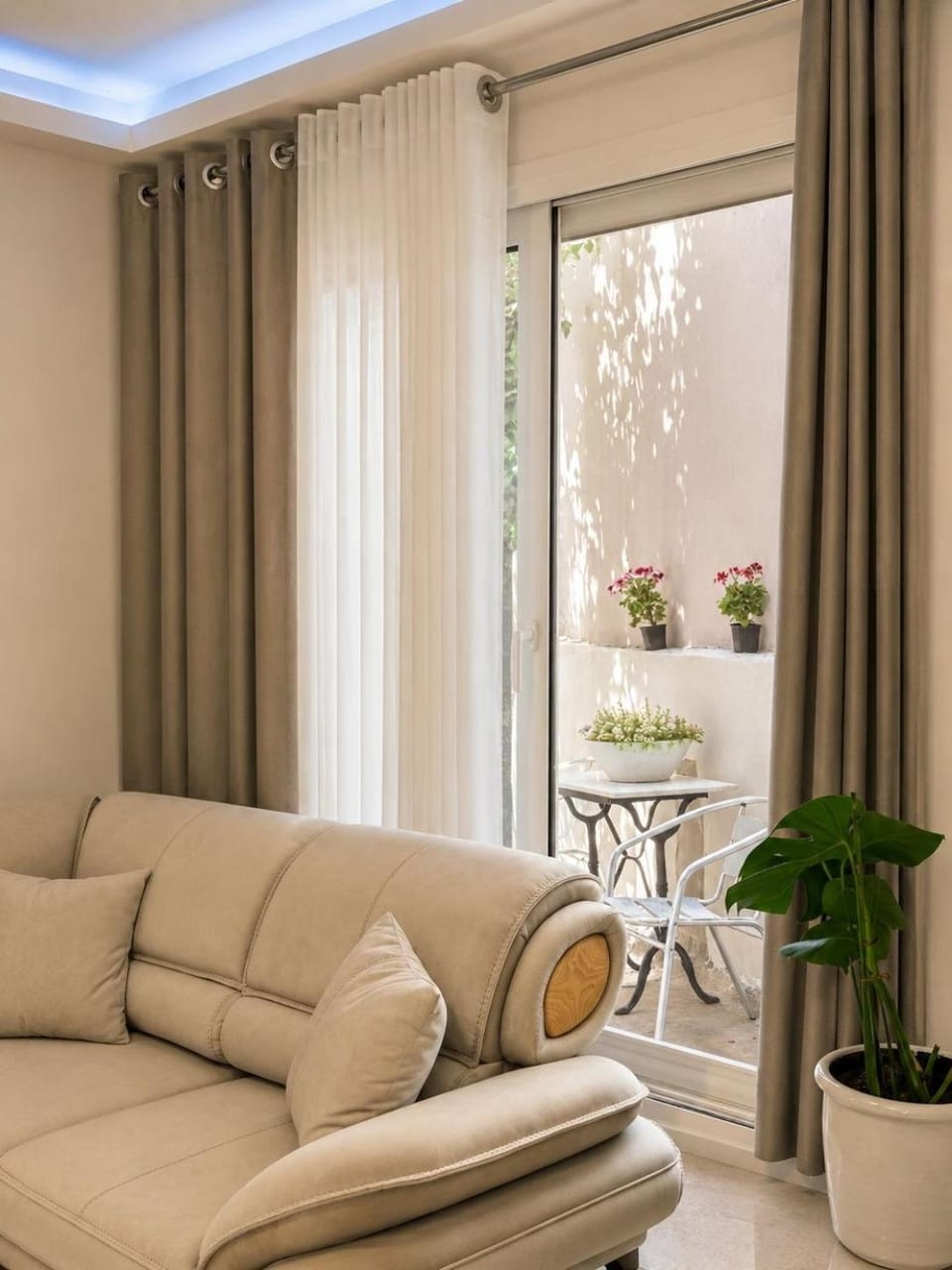 Newcastle House 1st floor Apartment in Skiathos
