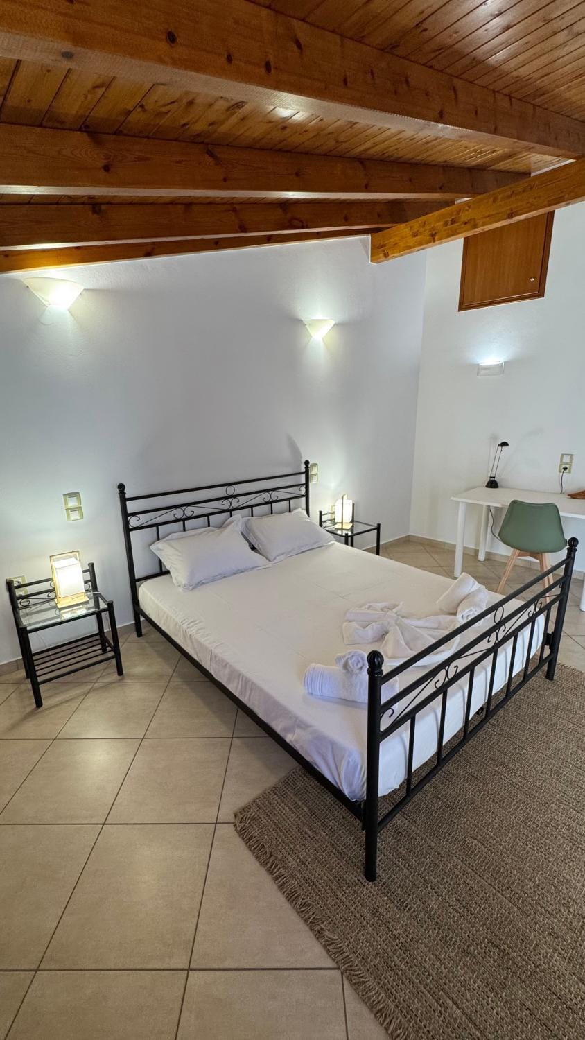 Théa Loft Premium Sunset Sea View Escape Apartment in Samos, Greece