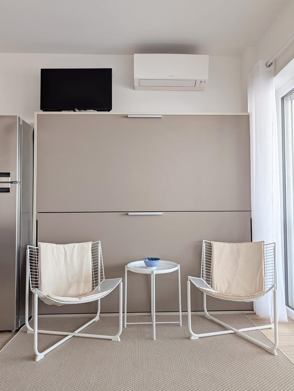 TV and multimedia, Living room, Seating area, air conditioner