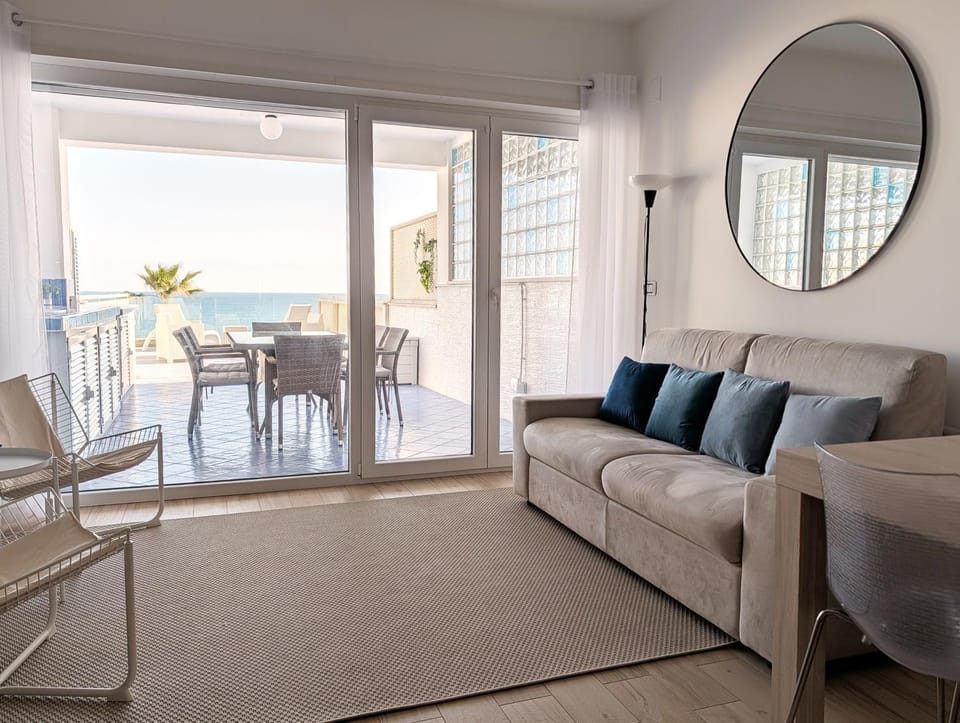 Day, View (from property/room), View (from property/room), Living room, Seating area, Dining area, Sea view, Sea view
