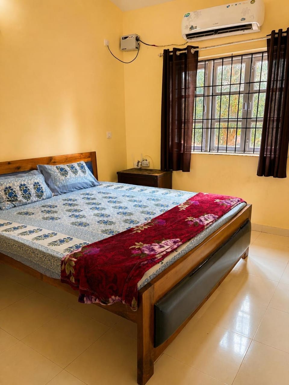 Bed, Photo of the whole room, Bedroom, air conditioner