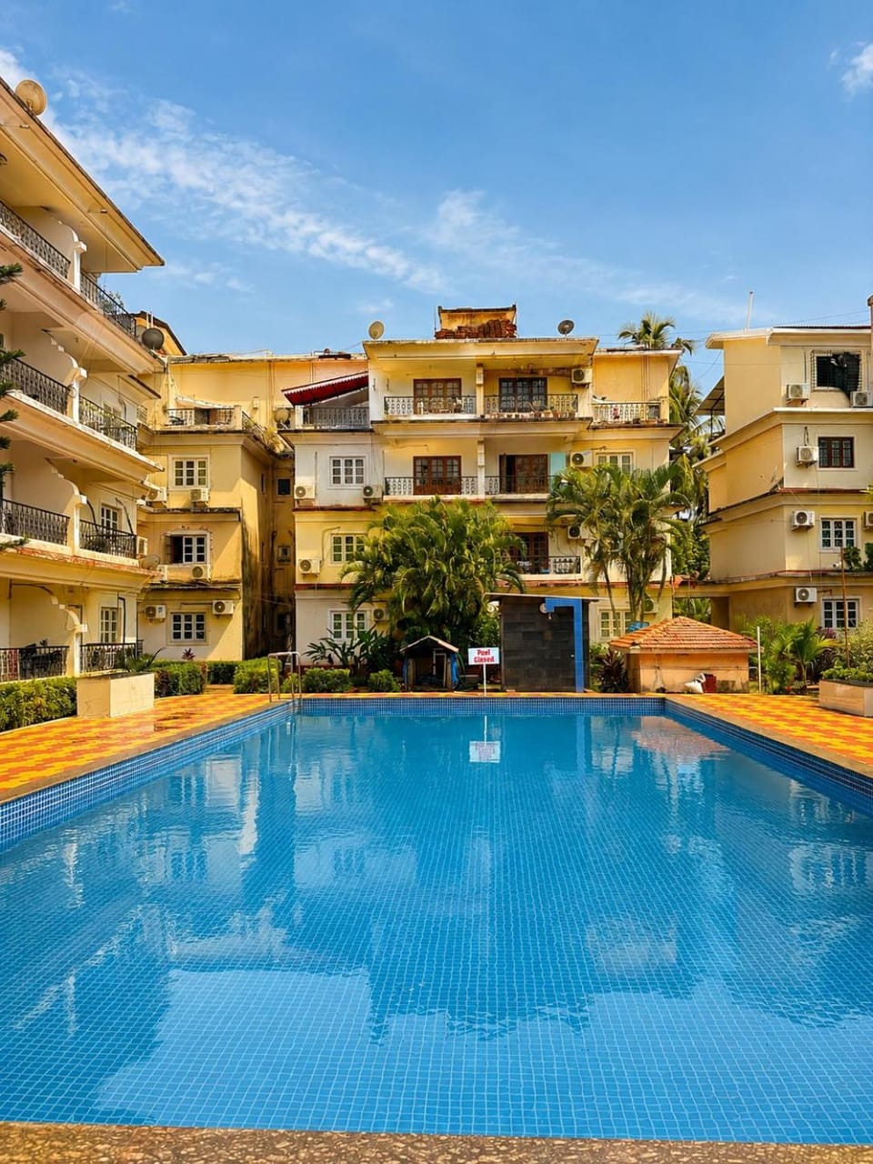 Property building, Day, Pool view, Swimming pool, Swimming pool