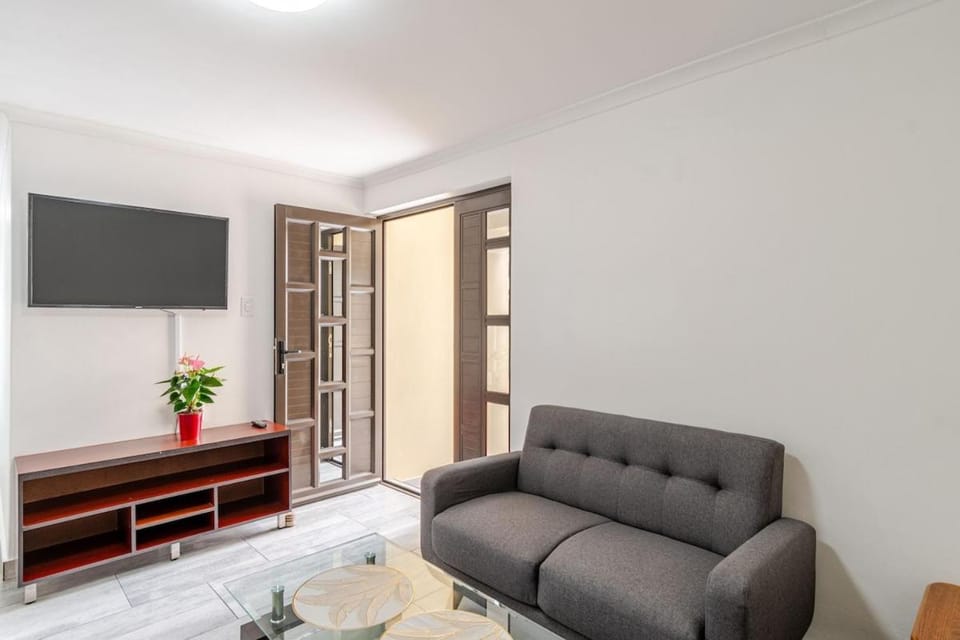 TV and multimedia, Living room, Seating area, Evening entertainment