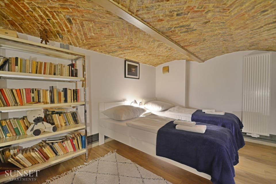Bed, Library, Photo of the whole room, Bedroom, towels
