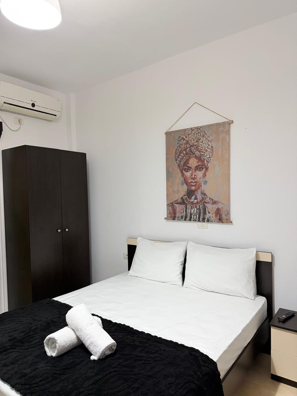 Bed, Photo of the whole room, wardrobe